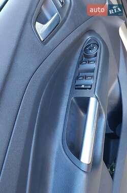 Внедорожник / Кроссовер Ford Escape 2014 в 