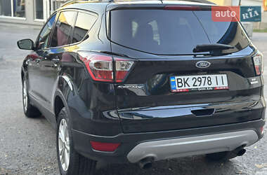 Внедорожник / Кроссовер Ford Escape 2018 в 