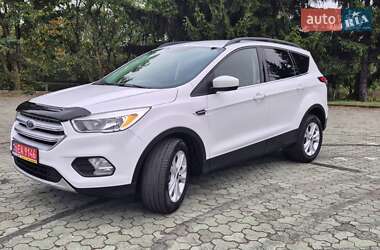 Внедорожник / Кроссовер Ford Escape 2018 в 