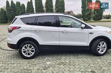 Внедорожник / Кроссовер Ford Escape 2018 в 