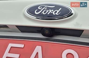 Внедорожник / Кроссовер Ford Escape 2018 в 