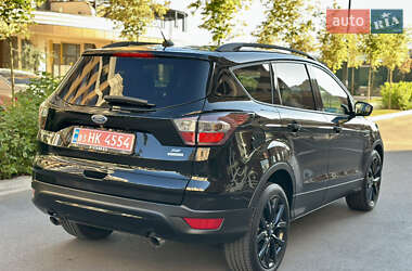 Внедорожник / Кроссовер Ford Escape 2017 в 