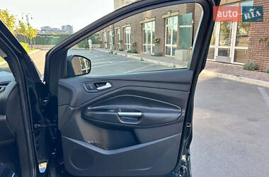 Внедорожник / Кроссовер Ford Escape 2017 в 