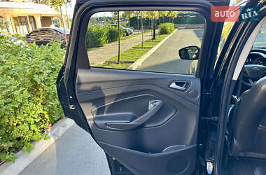 Внедорожник / Кроссовер Ford Escape 2017 в 