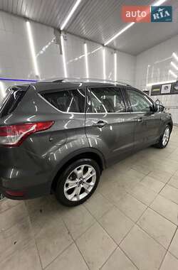 Внедорожник / Кроссовер Ford Escape 2015 в 