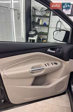 Внедорожник / Кроссовер Ford Escape 2015 в 