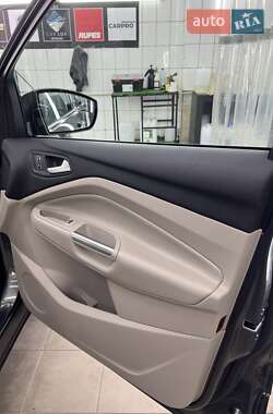 Внедорожник / Кроссовер Ford Escape 2015 в 
