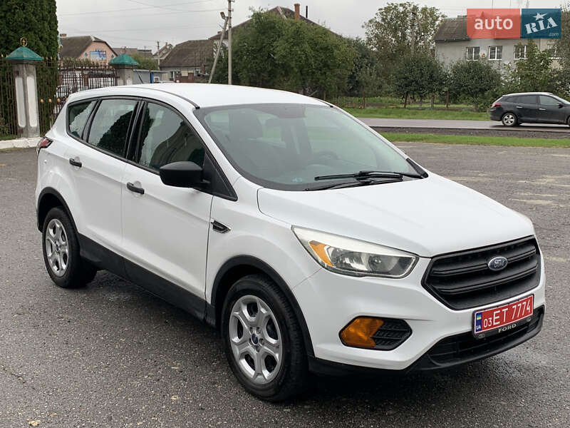 Внедорожник / Кроссовер Ford Escape 2018 в 