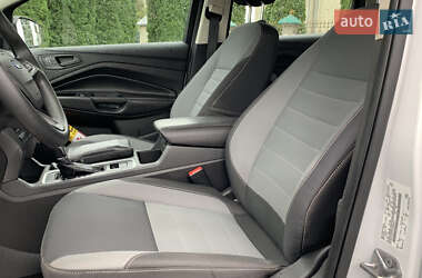 Внедорожник / Кроссовер Ford Escape 2018 в 