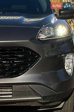 Внедорожник / Кроссовер Ford Escape 2022 в 