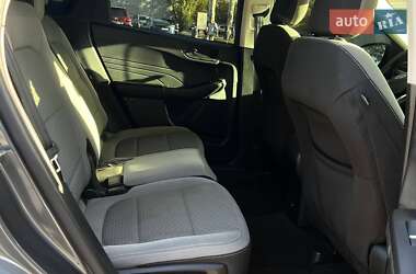 Внедорожник / Кроссовер Ford Escape 2022 в 