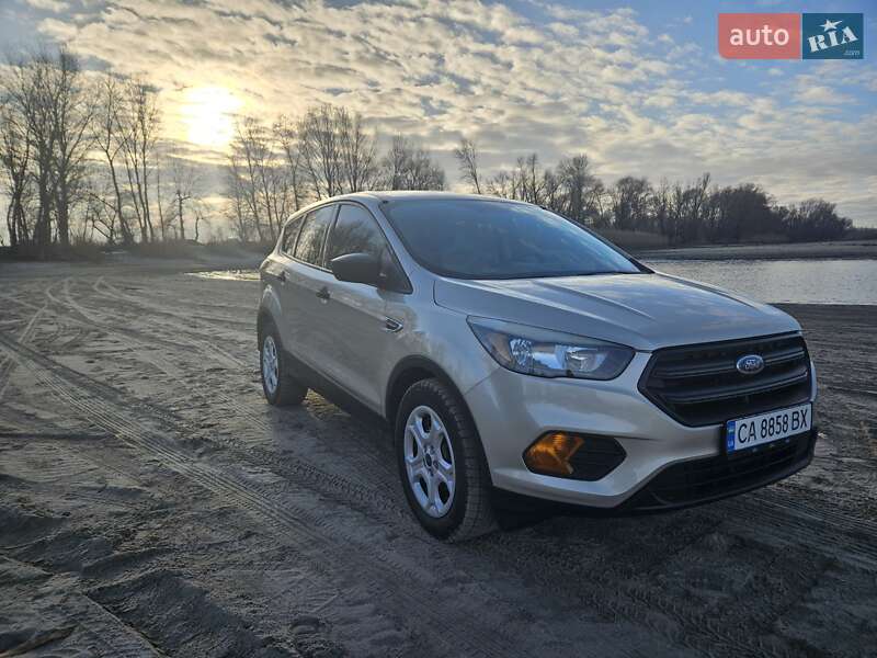 Внедорожник / Кроссовер Ford Escape 2017 в Черкассах
