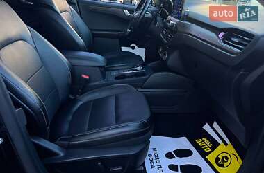 Внедорожник / Кроссовер Ford Escape 2020 в 