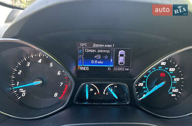 Внедорожник / Кроссовер Ford Escape 2012 в 