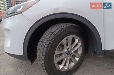 Внедорожник / Кроссовер Ford Escape 2020 в 