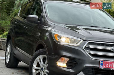 Внедорожник / Кроссовер Ford Escape 2016 в 