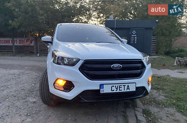 Внедорожник / Кроссовер Ford Escape 2018 в 