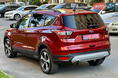 Внедорожник / Кроссовер Ford Escape 2018 в 