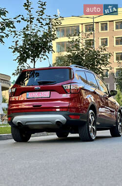 Внедорожник / Кроссовер Ford Escape 2018 в 