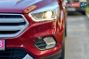 Внедорожник / Кроссовер Ford Escape 2018 в 