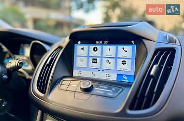 Внедорожник / Кроссовер Ford Escape 2018 в 