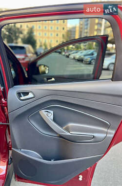Внедорожник / Кроссовер Ford Escape 2018 в 