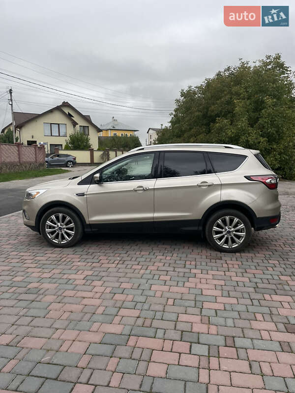 Внедорожник / Кроссовер Ford Escape 2018 в Ивано-Франковске