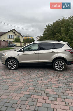 Внедорожник / Кроссовер Ford Escape 2018 в 