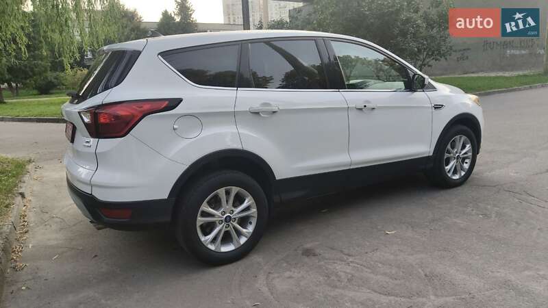 Внедорожник / Кроссовер Ford Escape 2019 в Киеве