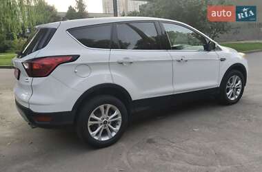 Внедорожник / Кроссовер Ford Escape 2019 в 