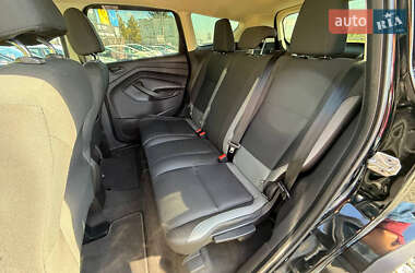 Внедорожник / Кроссовер Ford Escape 2016 в 