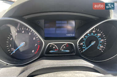 Внедорожник / Кроссовер Ford Escape 2015 в 