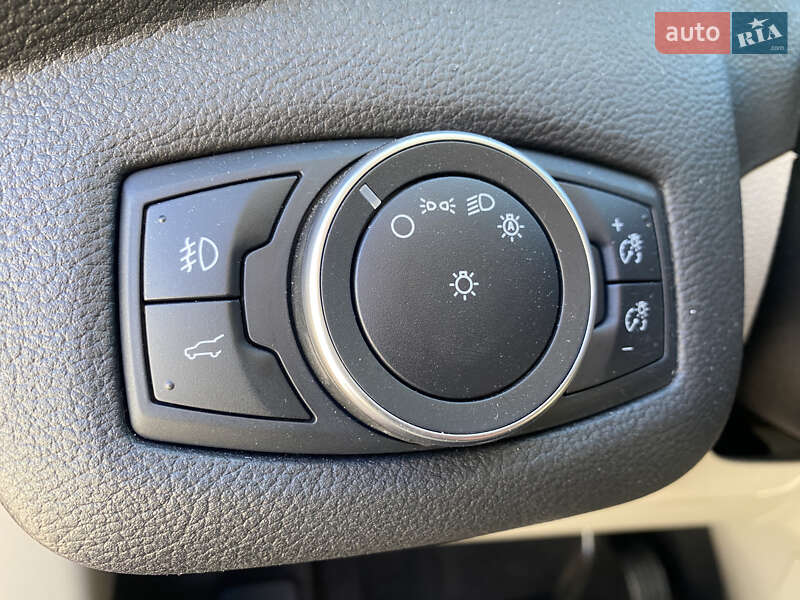 Внедорожник / Кроссовер Ford Escape 2018 в Львове