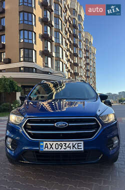 Внедорожник / Кроссовер Ford Escape 2017 в 