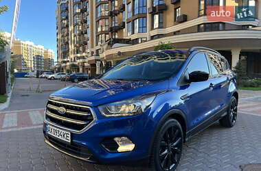 Внедорожник / Кроссовер Ford Escape 2017 в 