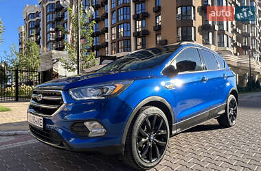 Внедорожник / Кроссовер Ford Escape 2017 в 