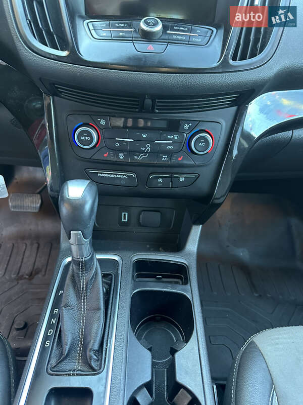 Внедорожник / Кроссовер Ford Escape 2018 в Черновцах