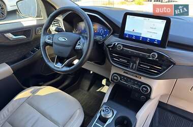 Внедорожник / Кроссовер Ford Escape 2020 в 