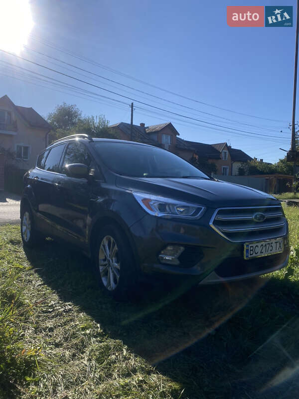 Внедорожник / Кроссовер Ford Escape 2017 в 