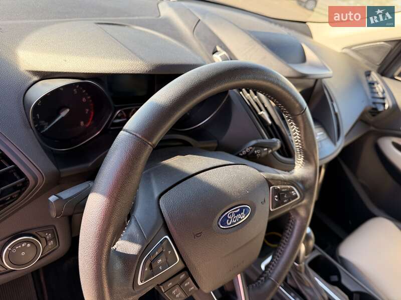 Внедорожник / Кроссовер Ford Escape 2019 в Одессе