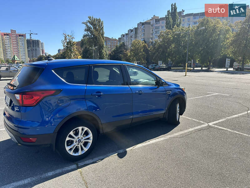 Внедорожник / Кроссовер Ford Escape 2018 в Киеве