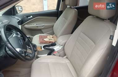 Позашляховик / Кросовер Ford Escape 2013 в 