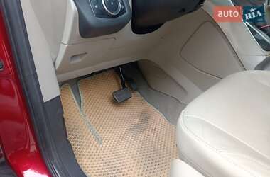 Позашляховик / Кросовер Ford Escape 2013 в 