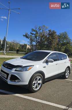 Внедорожник / Кроссовер Ford Escape 2014 в 