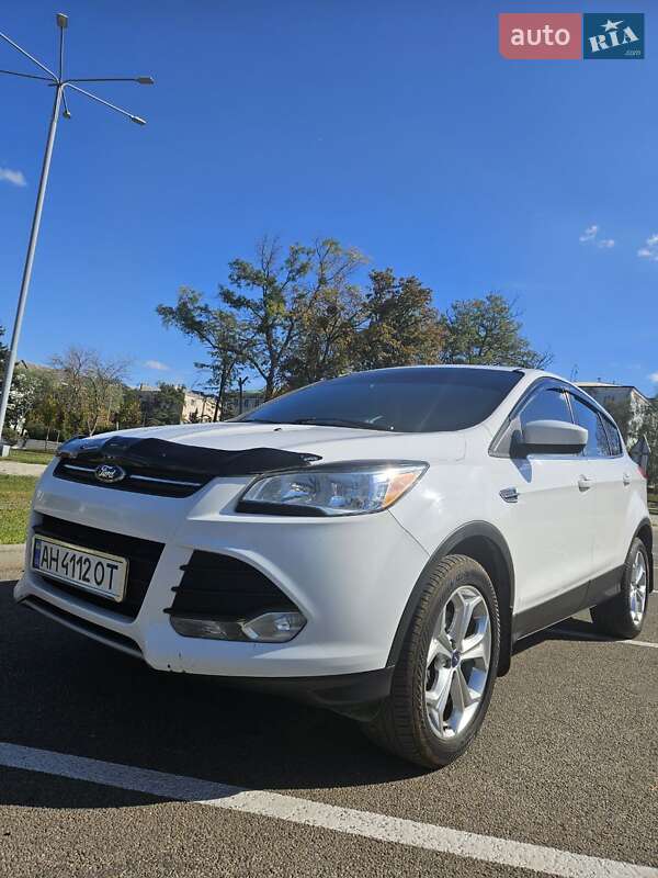 Внедорожник / Кроссовер Ford Escape 2014 в 