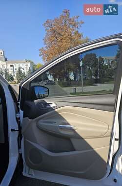 Внедорожник / Кроссовер Ford Escape 2014 в 