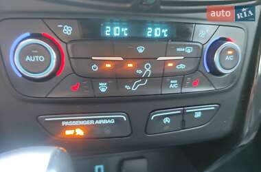 Внедорожник / Кроссовер Ford Escape 2016 в 