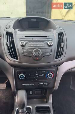 Внедорожник / Кроссовер Ford Escape 2016 в 