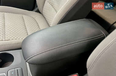 Внедорожник / Кроссовер Ford Escape 2020 в 