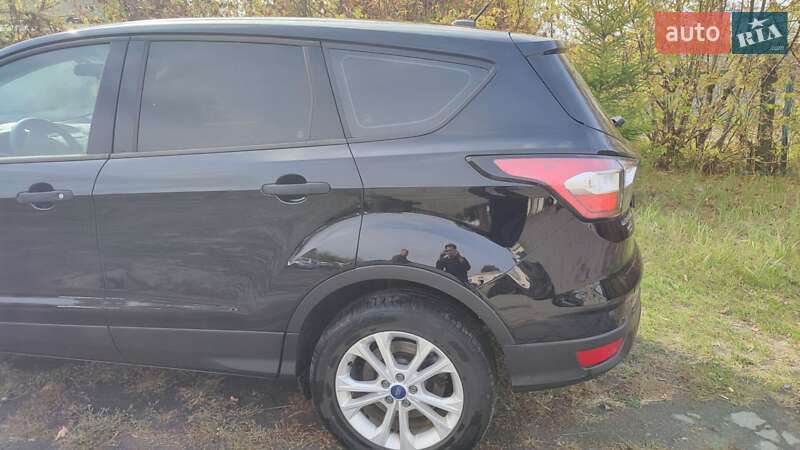 Внедорожник / Кроссовер Ford Escape 2017 в Чернигове